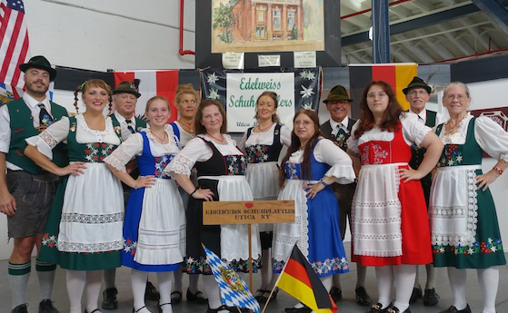 Edelweiss Schuhplattlers